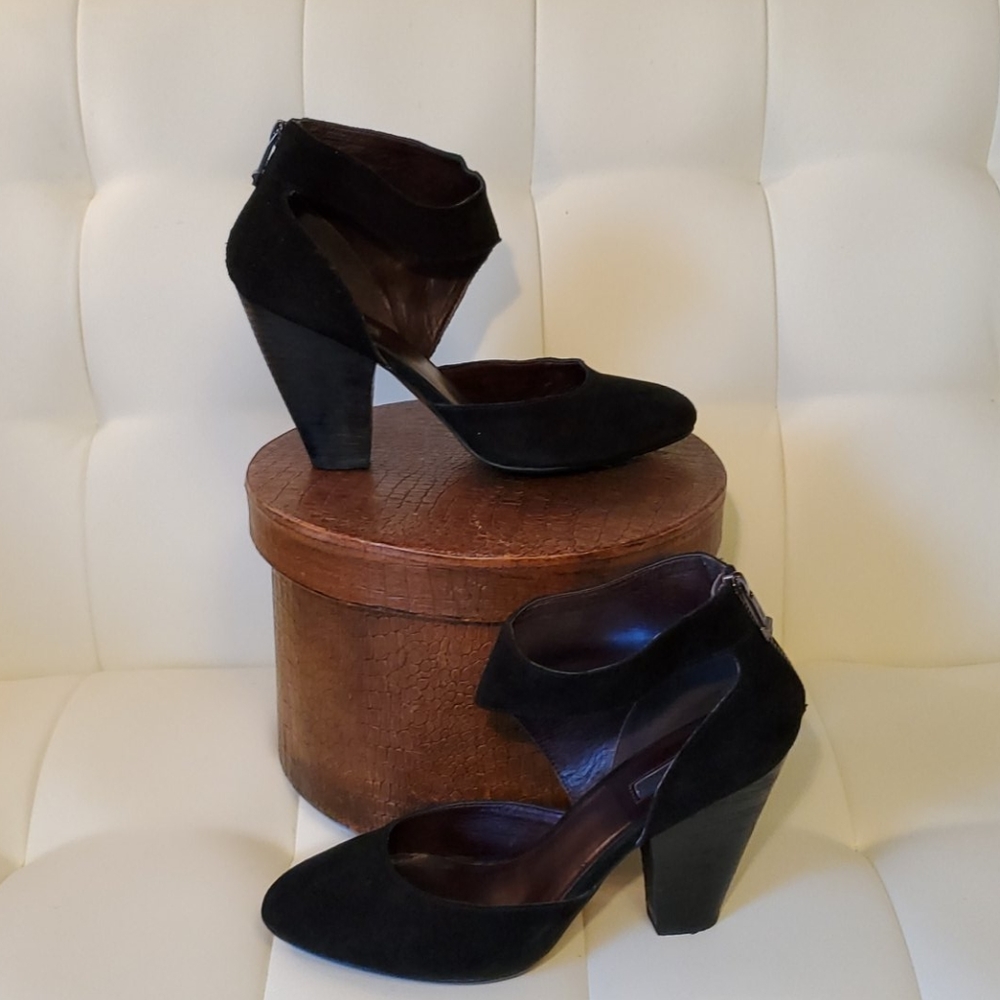 Black unique shoes